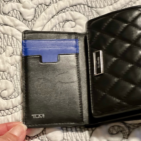 EUC Black TUMI RFD Travel Wallet - Picture 6 of 6
